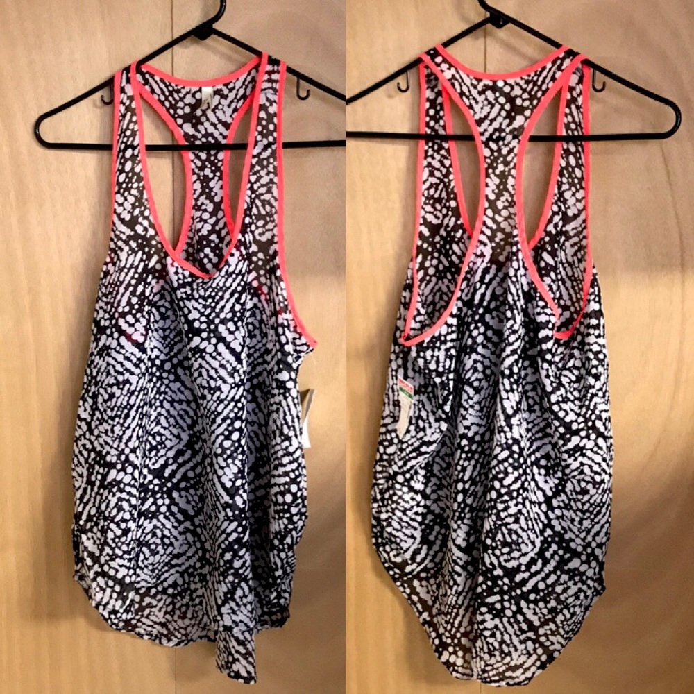 SUPER CUTE LOW HEM SLEEVELESS LOOSE TANK TOP